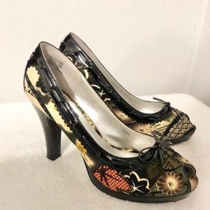 Unlisted by Kenneth Cole peep toe pumps